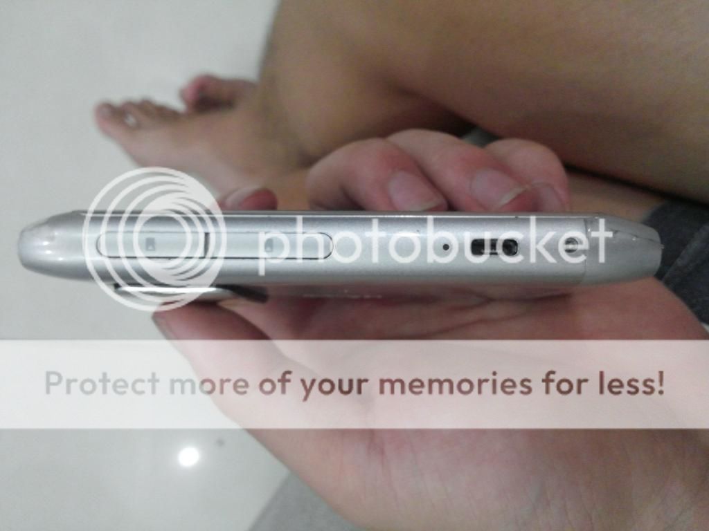 Nokia N8 màu bạc - 2